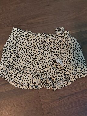 5 for $20! crown & ivy Cream Dalmatian-Spot Ruffle skort